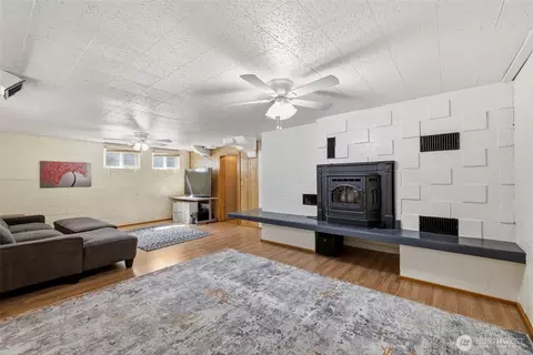 Living - 4826 Delaware Ave, Everett, WA 98203 photo 7 of 8