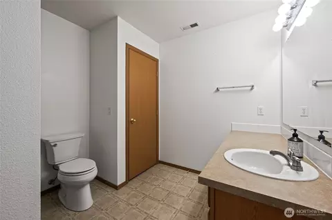 Bath - 11632 54th Dr SE, Everett, WA 98208 photo 3 of 3