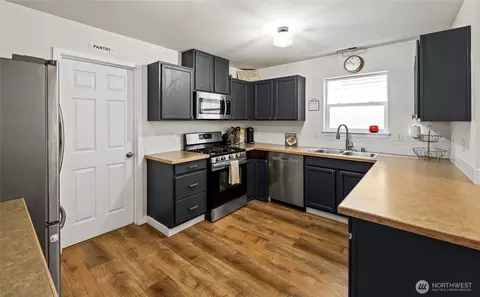 Kitchen - 11632 54th Dr SE, Everett, WA 98208 photo 2 of 4