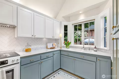 Kitchen - 1945 Boyer Ave E, Seattle, WA 98112 photo 2 of 2