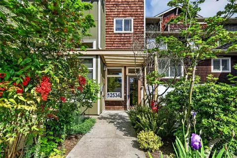 12534 15th Ave NE #22, Seattle, WA 98125