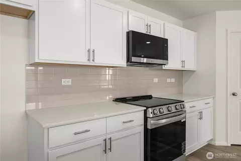 Kitchen - 32313 Bryant Rd, Sultan, WA 98294 photo 3 of 5