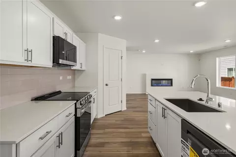 Kitchen - 32313 Bryant Rd, Sultan, WA 98294 photo 4 of 5