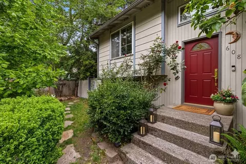 608 School St SE, Lacey, WA 98503