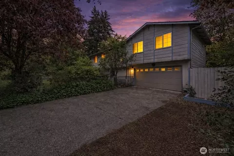 608 School St SE, Lacey, WA 98503