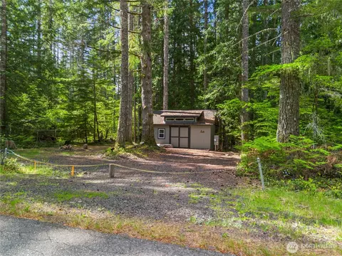 430 N Potlatch Dr N, Hoodsport, WA 98548