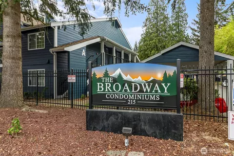 215 SW 100th St #D207, Everett, WA 98204