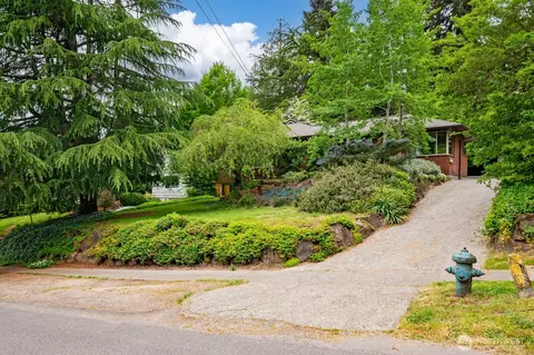 2624 NE 82nd St, Seattle, WA 98115