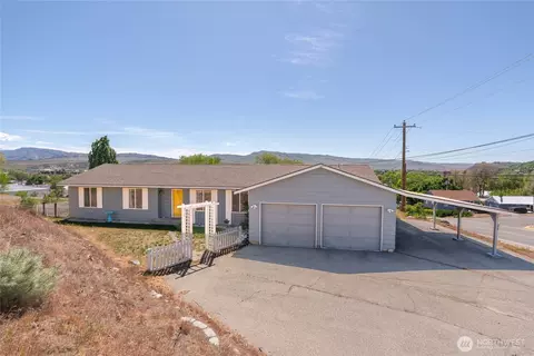 504 Ash St, Omak, WA 98841
