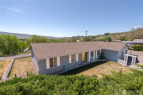 504 Ash St, Omak, WA 98841