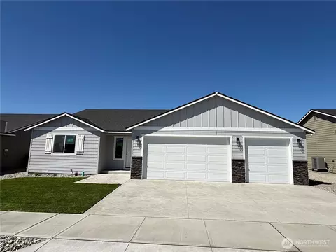 170 Salmon Dr, Wenatchee, WA 98801