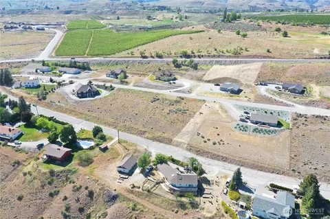 1308 Mansfield Dr, Okanogan, WA 98840