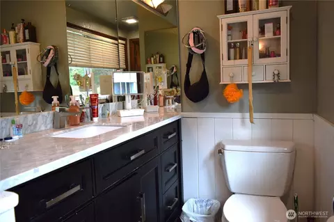 Bath - 8611 Vistarama Ave, Everett, WA 98208 photo 3 of 4