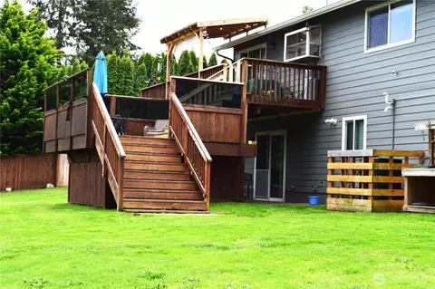 Exterior - 8611 Vistarama Ave, Everett, WA 98208 photo 10 of 13