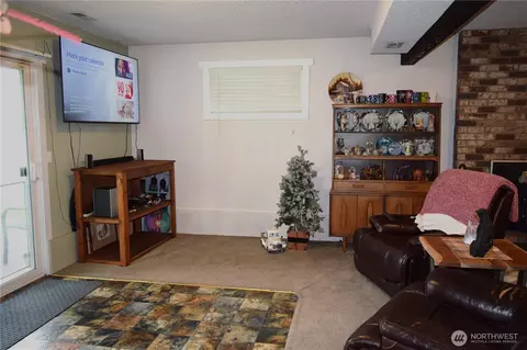 Living - 8611 Vistarama Ave, Everett, WA 98208 photo 8 of 8