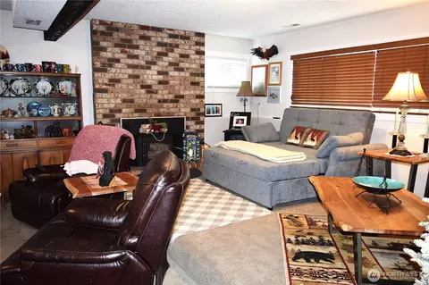 Living - 8611 Vistarama Ave, Everett, WA 98208 photo 5 of 8