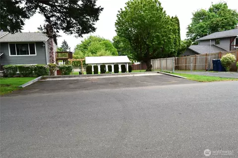 Exterior - 8611 Vistarama Ave, Everett, WA 98208 photo 12 of 13