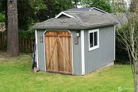 Exterior - 8611 Vistarama Ave, Everett, WA 98208 photo 7 of 13