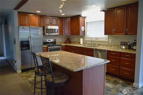 Kitchen - 8611 Vistarama Ave, Everett, WA 98208 photo 1 of 3