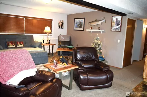Living - 8611 Vistarama Ave, Everett, WA 98208 photo 7 of 8