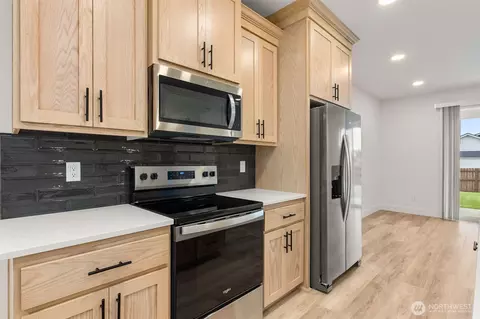 Kitchen - 504 Pagget Ave, Winlock, WA 98596 photo 3 of 3