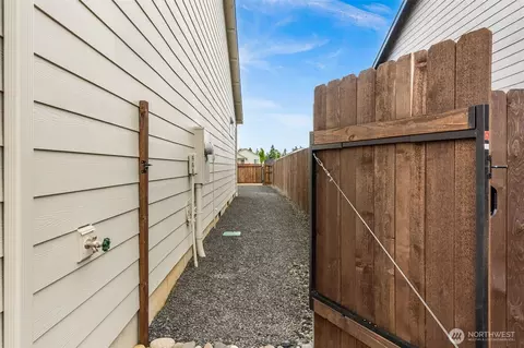 Exterior - 504 Pagget Ave, Winlock, WA 98596 photo 3 of 9
