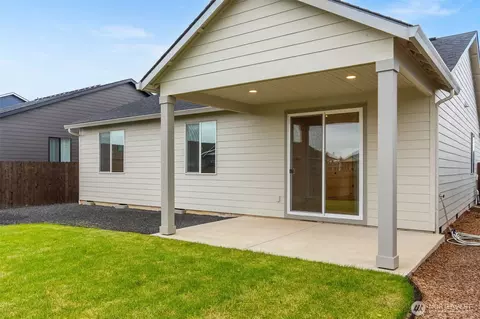 Exterior - 504 Pagget Ave, Winlock, WA 98596 photo 4 of 9