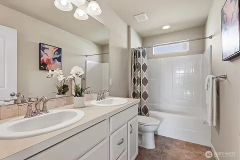 Bath - 314 181st St SE, Bothell, WA 98012 photo 3 of 3