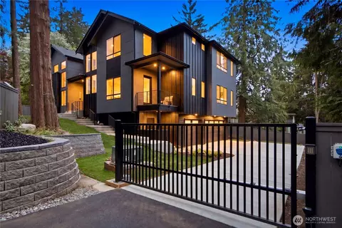 10411 NE 17th St, Bellevue, WA 98004