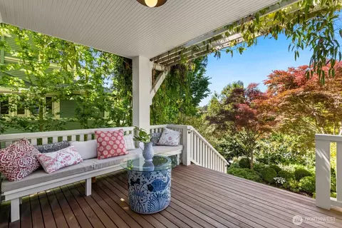 Exterior - 511 33rd Ave, Seattle, WA 98122 photo 4 of 9