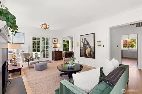 Living - 511 33rd Ave, Seattle, WA 98122 photo 2 of 4