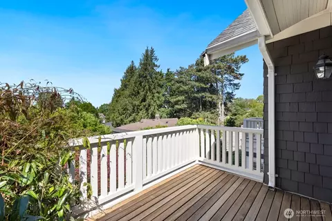 Exterior - 511 33rd Ave, Seattle, WA 98122 photo 3 of 9