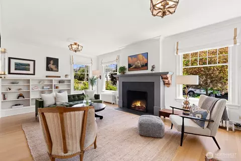Living - 511 33rd Ave, Seattle, WA 98122 photo 3 of 4