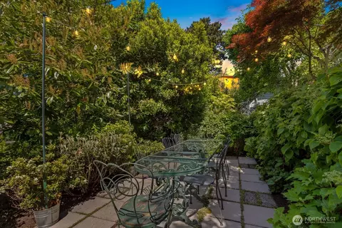Exterior - 511 33rd Ave, Seattle, WA 98122 photo 8 of 9