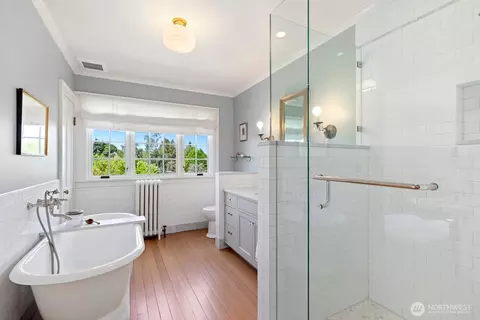 Bath - 511 33rd Ave, Seattle, WA 98122 photo 3 of 4