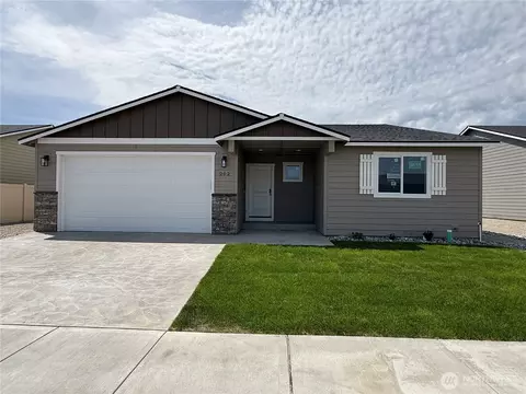 202 Salmon Dr, Wenatchee, WA 98801