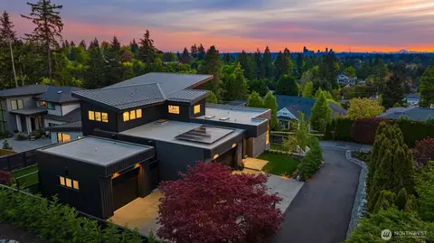 1032 89th Ave NE, Bellevue, WA 98004