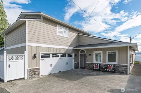 325 Shore Dr, Bremerton, WA 98310