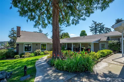 305 NW Coveland St, Coupeville, WA 98239