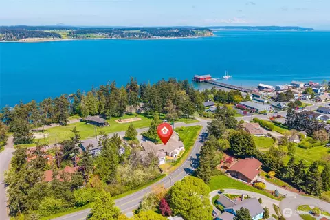305 NW Coveland St, Coupeville, WA 98239