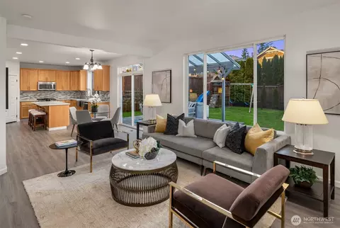 Living - 21120 Meridian Pl W, Bothell, WA 98021 photo 2 of 4