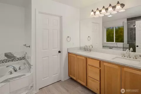 Bath - 21120 Meridian Pl W, Bothell, WA 98021 photo 1 of 4