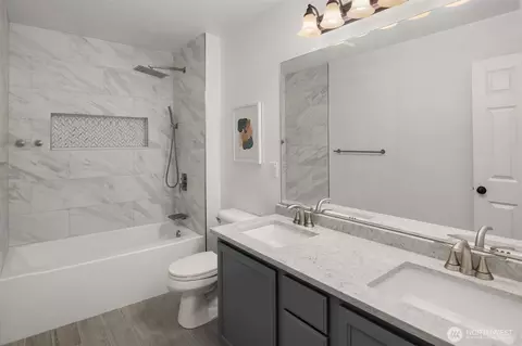 Bath - 21120 Meridian Pl W, Bothell, WA 98021 photo 3 of 4