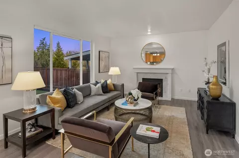 Living - 21120 Meridian Pl W, Bothell, WA 98021 photo 3 of 4