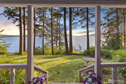 2726 Sea Garden Ln, Camano Island, WA 98282