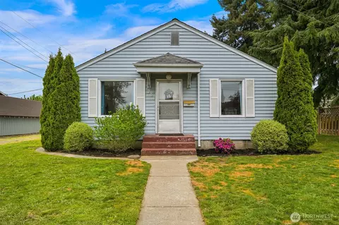 204 S 16th St, Lynden, WA 98264