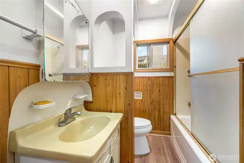 Bath - 1624 Wright Ave, Sumner, WA 98390 photo 1 of 1