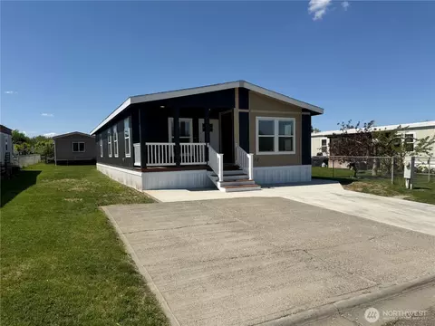 205 Pleasant Ave #44, Grandview, WA 98930