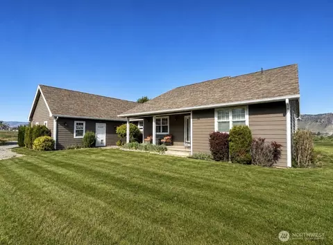 22 Rooster Flats Rd, Oroville, WA 98844