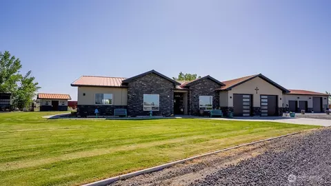 3962 Road F NE, Moses Lake, WA 98837